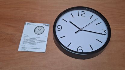 Analoge Wanduhr 60.3033