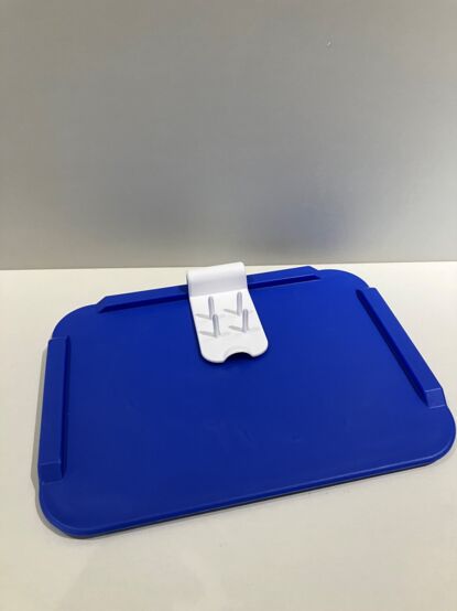 Schneidebrett mit Halterung