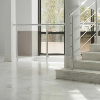 Rutschstopp Flüssigkeit für mineralische Böden